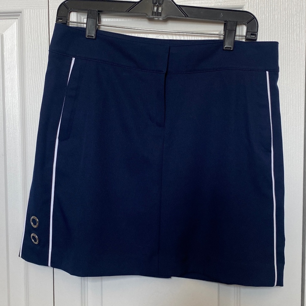 CUTE IZOD WOMANS NAVY BLUE GOLF SKORT SZ 4